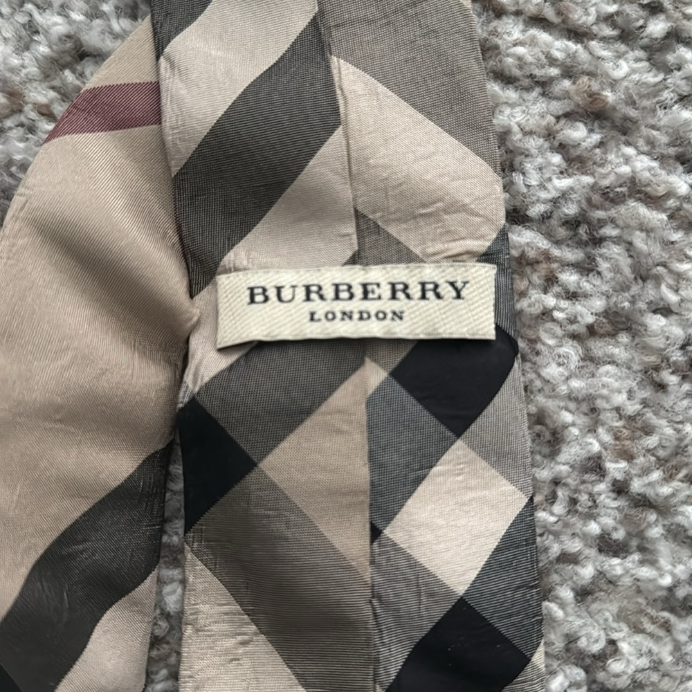 Burberry Vintage Tie - Picture 3 of 3
